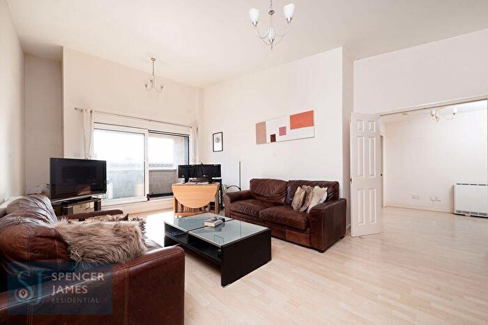 2 Bedroom Apartment For Sale In Sheerness Mews, Galleons Lock, E16