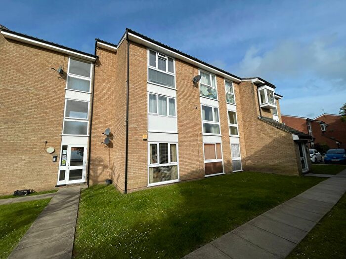 2 Bedroom Flat To Rent In Trotwood, Chigwell, IG7