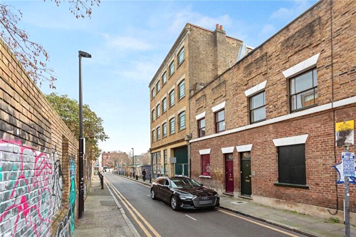 2 Bedroom Apartment To Rent In Woodseer Street, London, E1