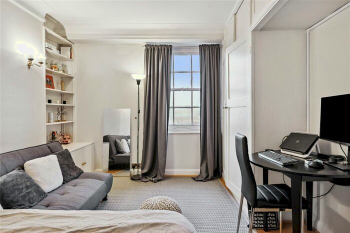 Studio To Rent In Bronwen Court, Grove End Road, London, NW8