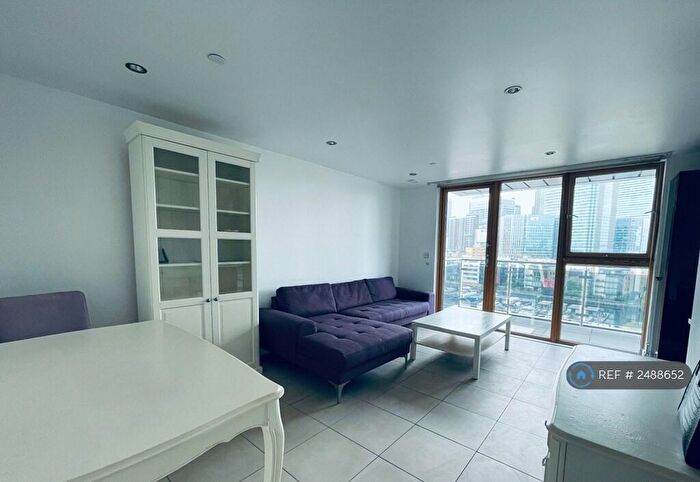 3 Bedroom Flat To Rent In Streamlight Tower, London, E14