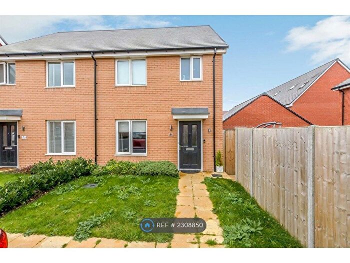 3 Bedroom Semi-Detached House To Rent In Victor Close, Aylesbury, HP18