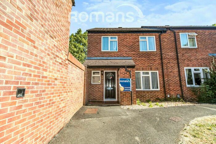 3 Bedroom Semi-Detached House To Rent In Wood Green, Reading, RG2