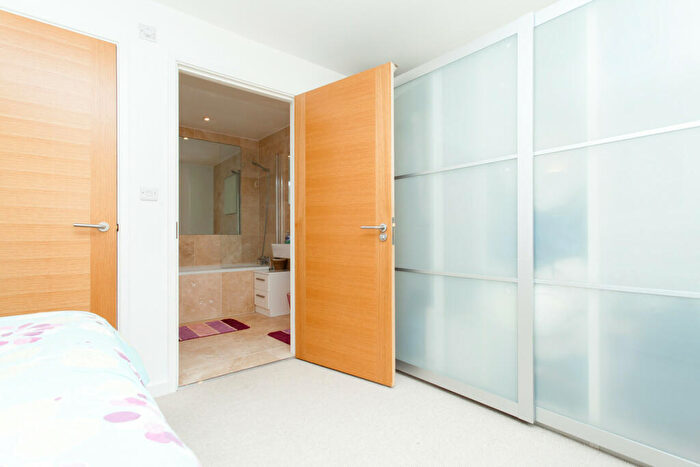 2 Bedroom Terraced House For Sale In Batley House, Stoke Newington, N16