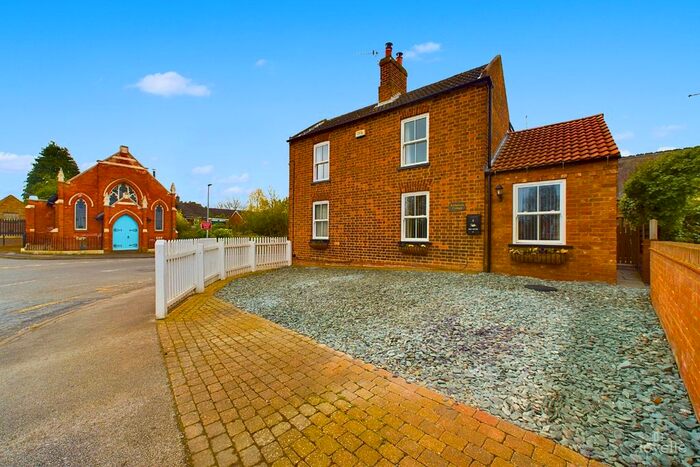 3 Bedroom Cottage For Sale In High Street, Wootton, North Lincolnshire, DN39