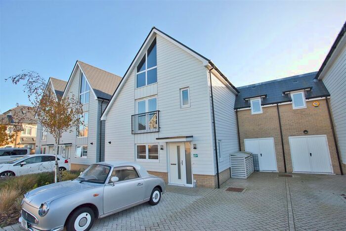 3 Bedroom Property To Rent In Roedean Close, Folkestone, CT19