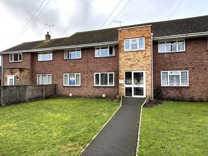 2 Bedroom Flat For Sale In St. Martins Road, Sandford, Wareham, BH20