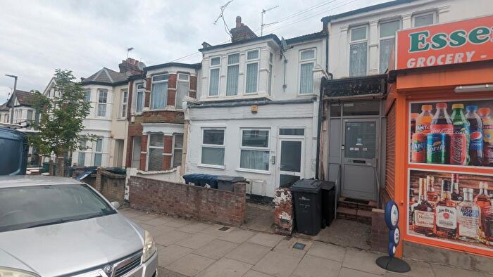 2 Bedroom Flat For Sale In Long Lane, Finchley, N3