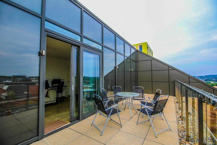 3 Bedroom Flat To Rent In Loop Court, Telegraph Avenue, Greenwich, SE10