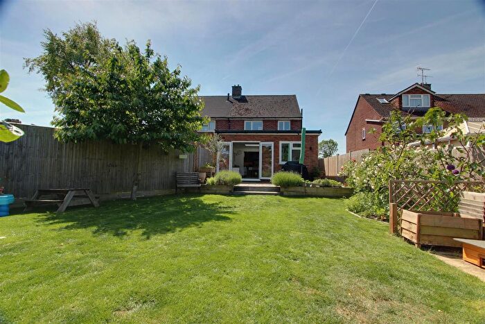 3 Bedroom Property For Sale In Longcroft, Aston Clinton, HP22