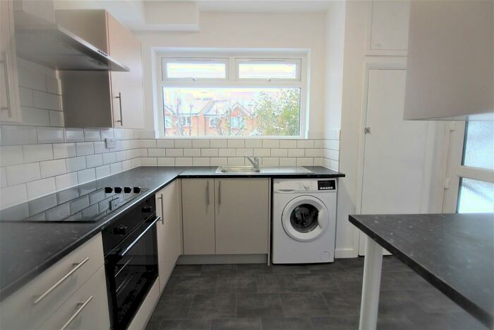 2 Bedroom Ground Flat To Rent In Beresford Gardens, Enfield, EN1