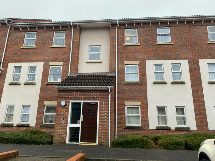 2 Bedroom Flat To Rent In Mary Court, Chatham, ME4