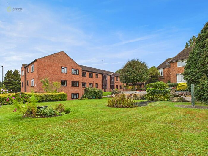 2 Bedroom Flat For Sale In Penns Lane, Sutton Coldfield, B72