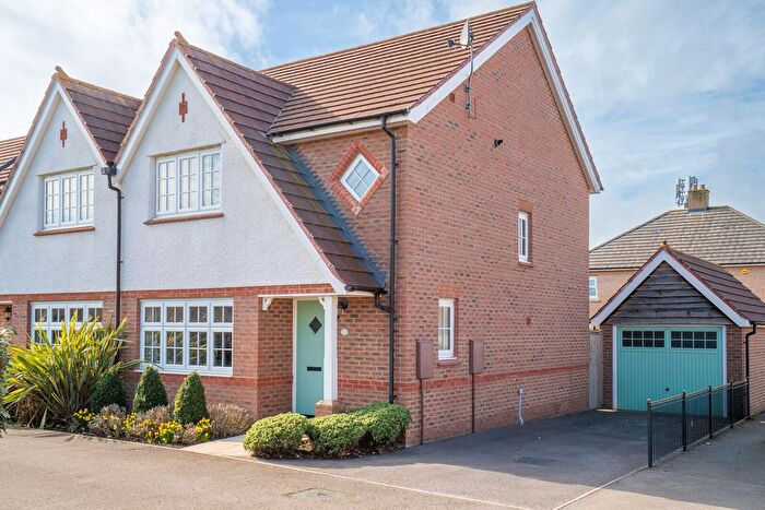 3 Bedroom Semi Detached House For Sale In Thresher Court, York, YO30