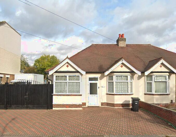 5 Bedroom Semi-Detached Bungalow To Rent In Epsom Road, Ilford, IG3