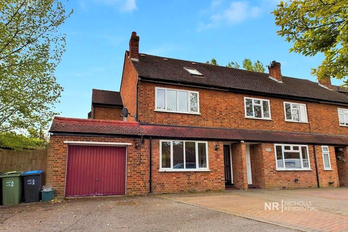 4 Bedroom Semi-Detached House To Rent In Rutland Close, Chessington, Surrey., KT9