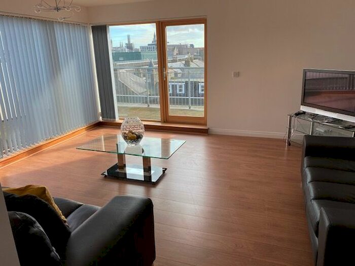 3 Bedroom Flat To Rent In Charlotte Street, City Centre, Aberdeen, AB25