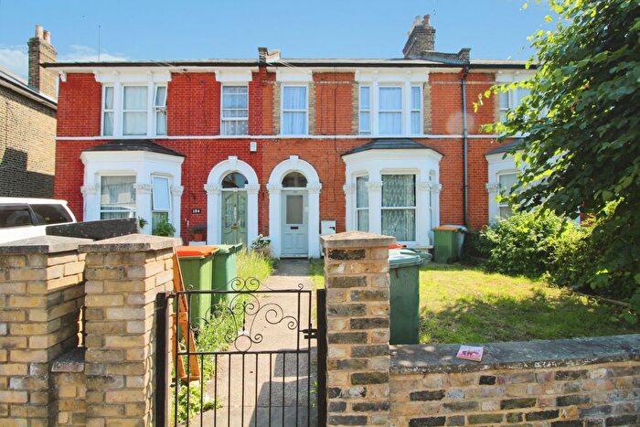 3 Bedroom Flat To Rent In Osborne Road, Forest Gate, London, E7