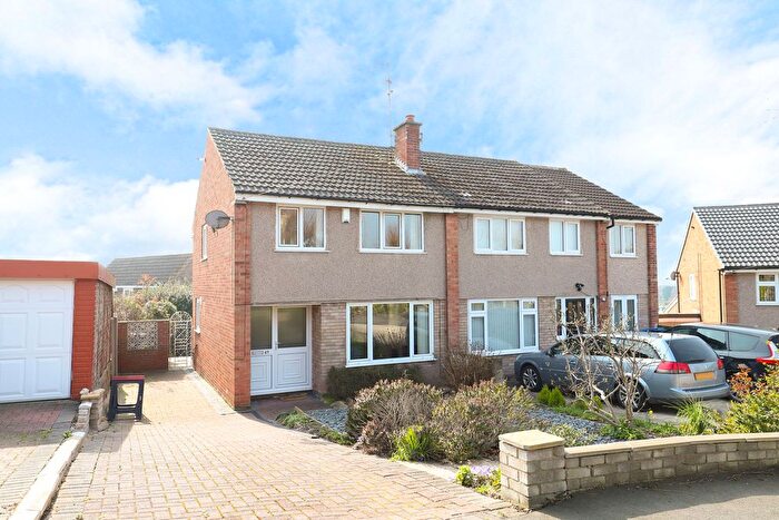 3 Bedroom Semi Detached House To Rent In Holmebank West, Chesterfield, S40