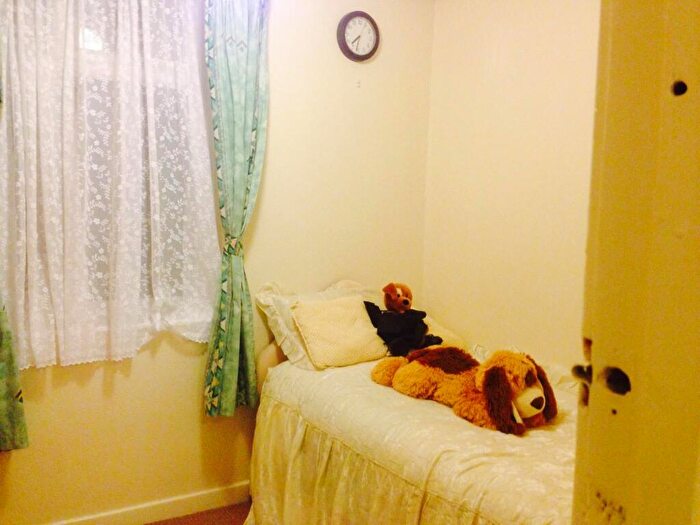 5 Bedroom Flat To Rent In Marston House, Redhill, RH1