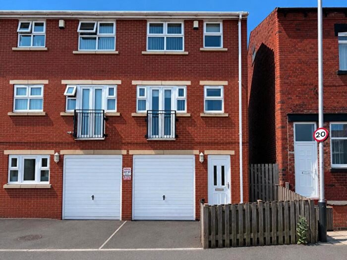 3 Bedroom Terraced House To Rent In Cow Close Road, Farnley, West Yorkshire, LS12