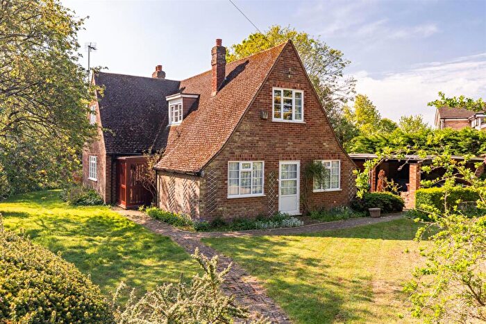 4 Bedroom Detached House For Sale In Cowards Lane, Codicote, SG4