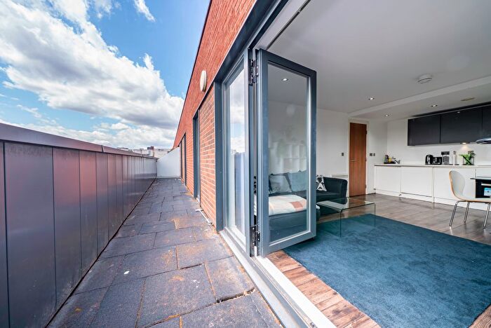 2 Bedroom Flat To Rent In Madison House, Wrentham Street, B5