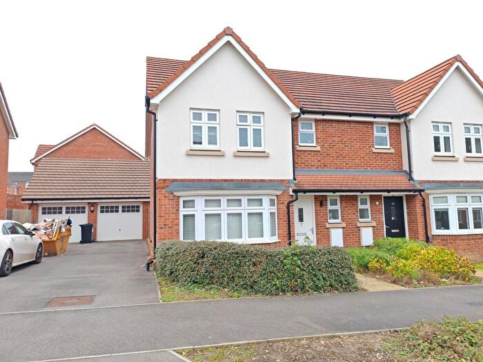 3 Bedroom Semi-Detached House To Rent In Eamer Crescent, Wokingham, RG41