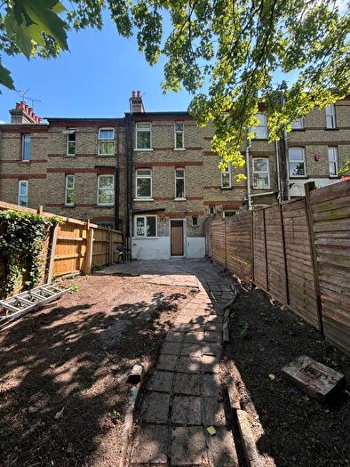 4 Bedroom Terraced House To Rent In Gladstone Avenue, Luton, Bedfordshire, LU1