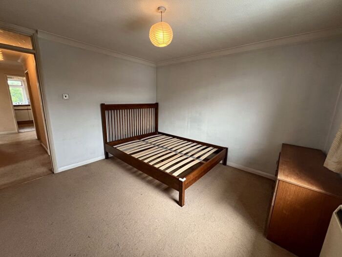 2 Bedroom Flat To Rent In Dorchester Court, Greenlands Road, Staines-Upon-Thames, Middlesex, TW18