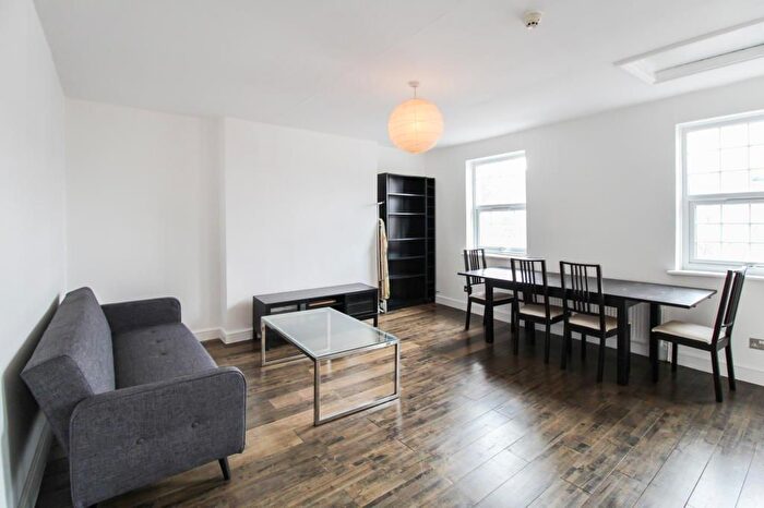 2 Bedroom Maisonette To Rent In New North Road, London, N1