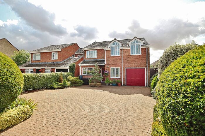 5 Bedroom Detached House For Sale In Alvescot Road, Carterton, OX18