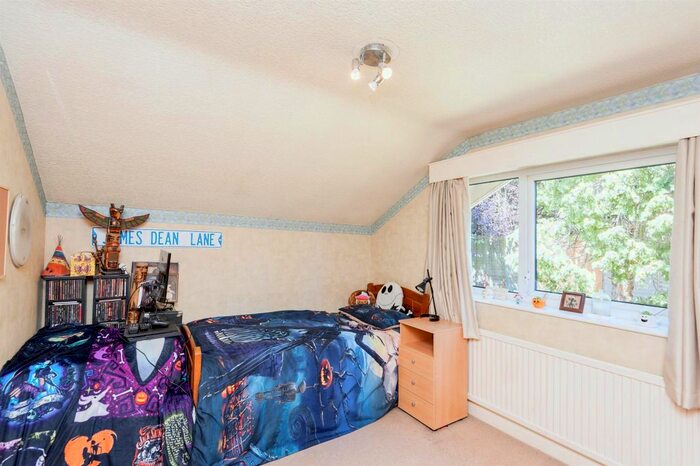 4 Bedroom Detached House For Sale In Summerfield Grove, Baildon, Shipley, BD17