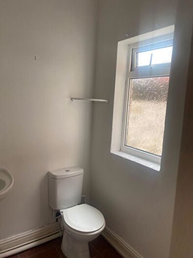 2 Bedroom Flat To Rent In Biddlestone Road, Heaton, Newcastle Upon Tyne, NE6