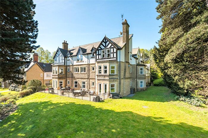 2 Bedroom Flat For Sale In Parc Mont, Park Avenue, Roundhay, Leeds, LS8
