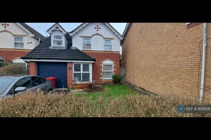 4 Bedroom Detached House To Rent In Hunters Way, Slough, SL1