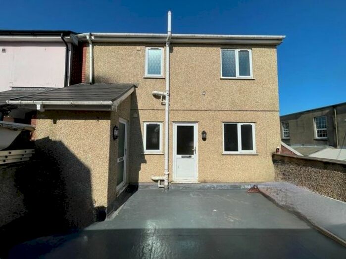1 Bedroom Flat To Rent In West Street, Gorseinon, SA4