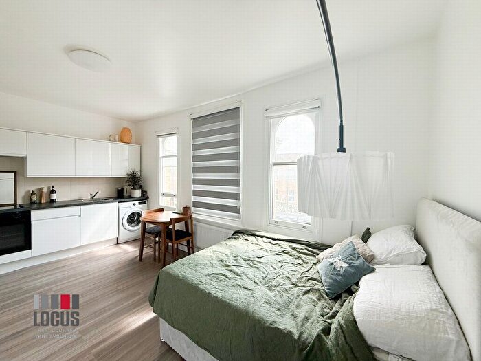 Studio To Rent In Stoke Newington Road, London, N16