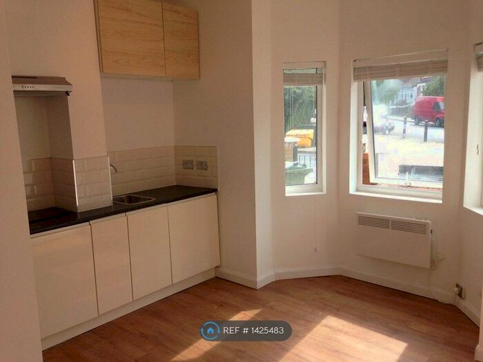 Studio To Rent In St. Cloud Road, London, SE27