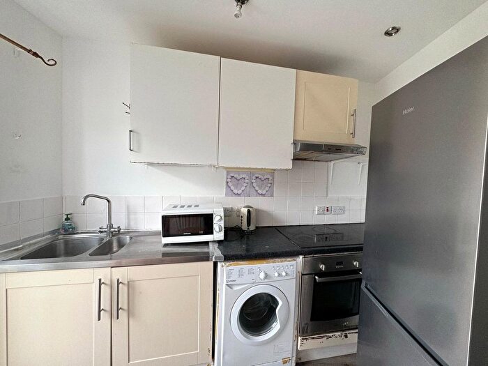 Studio To Rent In Shaldon Drive, Morden, SM4