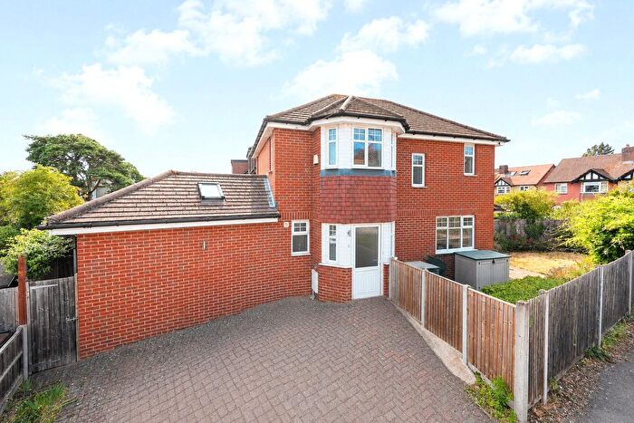 3 Bedroom Detached House For Sale In Studland Road, Byfleet, KT14