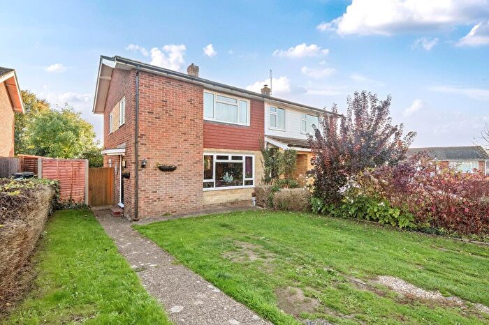 3 Bedroom Semi-Detached House For Sale In Mount Avenue, Yalding, ME18