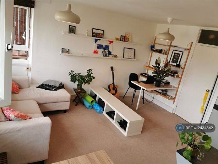 1 Bedroom Flat To Rent In Whitton, London, NW3