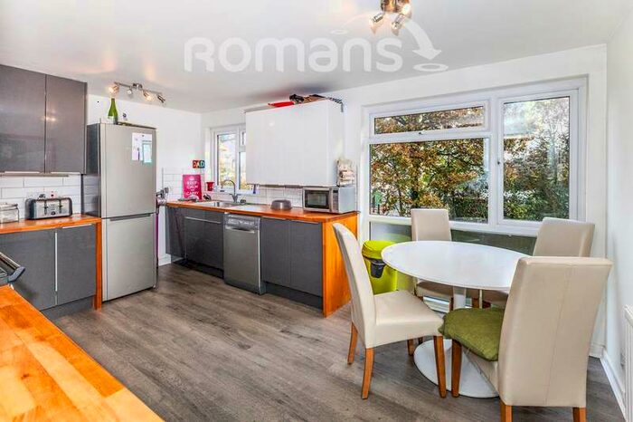 4 Bedroom Terraced House To Rent In Birch Grove, SL4