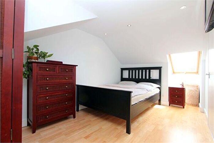 2 Bedroom Apartment To Rent In Whittington Road, Bowes Park, N22