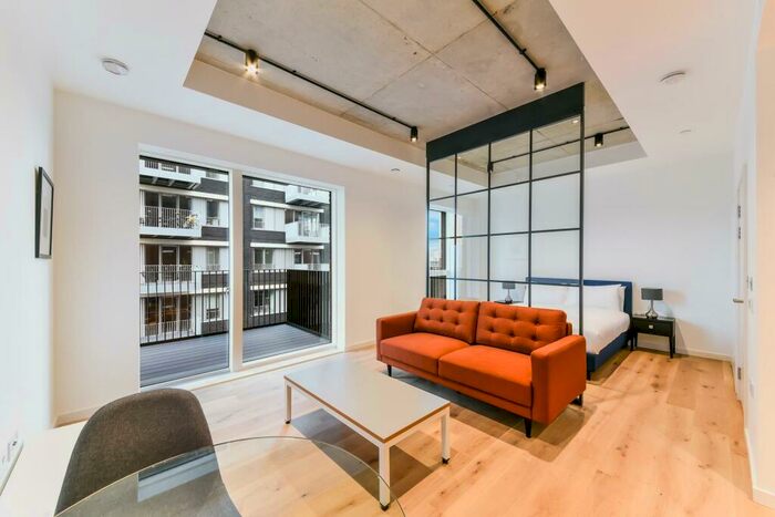 Apartment To Rent In Dulke House, Goodluck Hope, London, E14