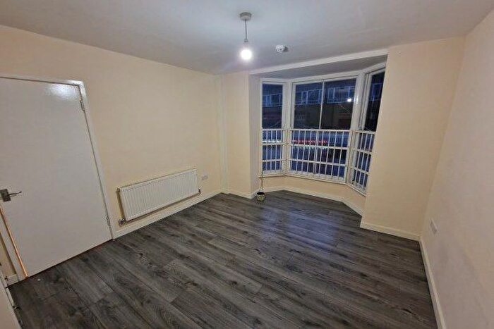 2 Bedroom Flat To Rent In Mount Pleasant, Bilston, WV14