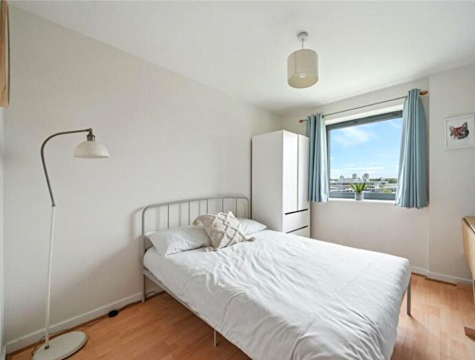 2 Bedroom Flat To Rent In High Street, London, E15