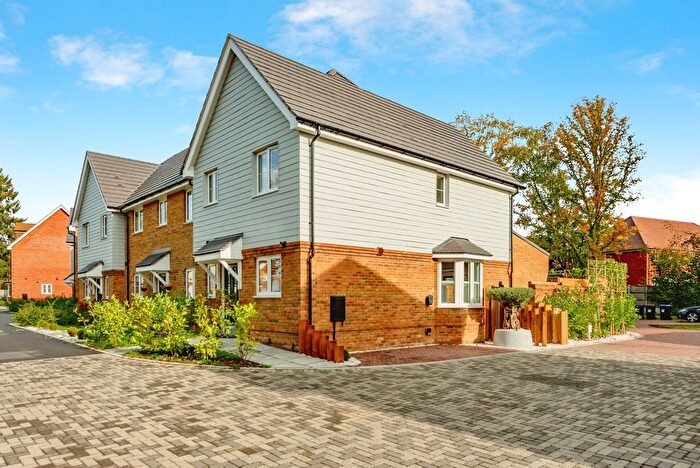 3 Bedroom Semi Detached House For Sale In Sinden Heath, Felbridge, East Grinstead, RH19