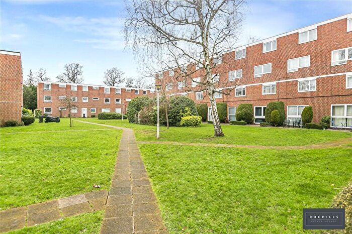 2 Bedroom Apartment For Sale In Hersham Road, Walton-on-Thames, Surrey, KT12